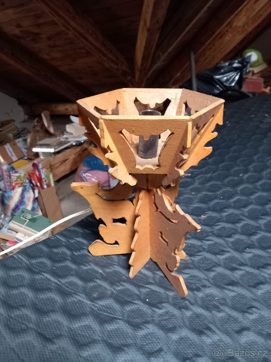 dřevěná lampa