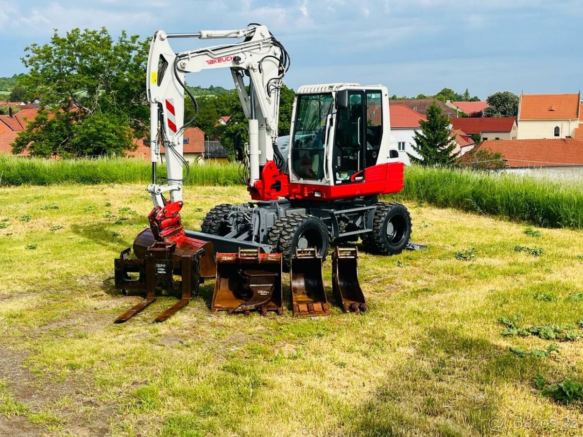Kolové rypadlo Takeuchi TB295W 2PB