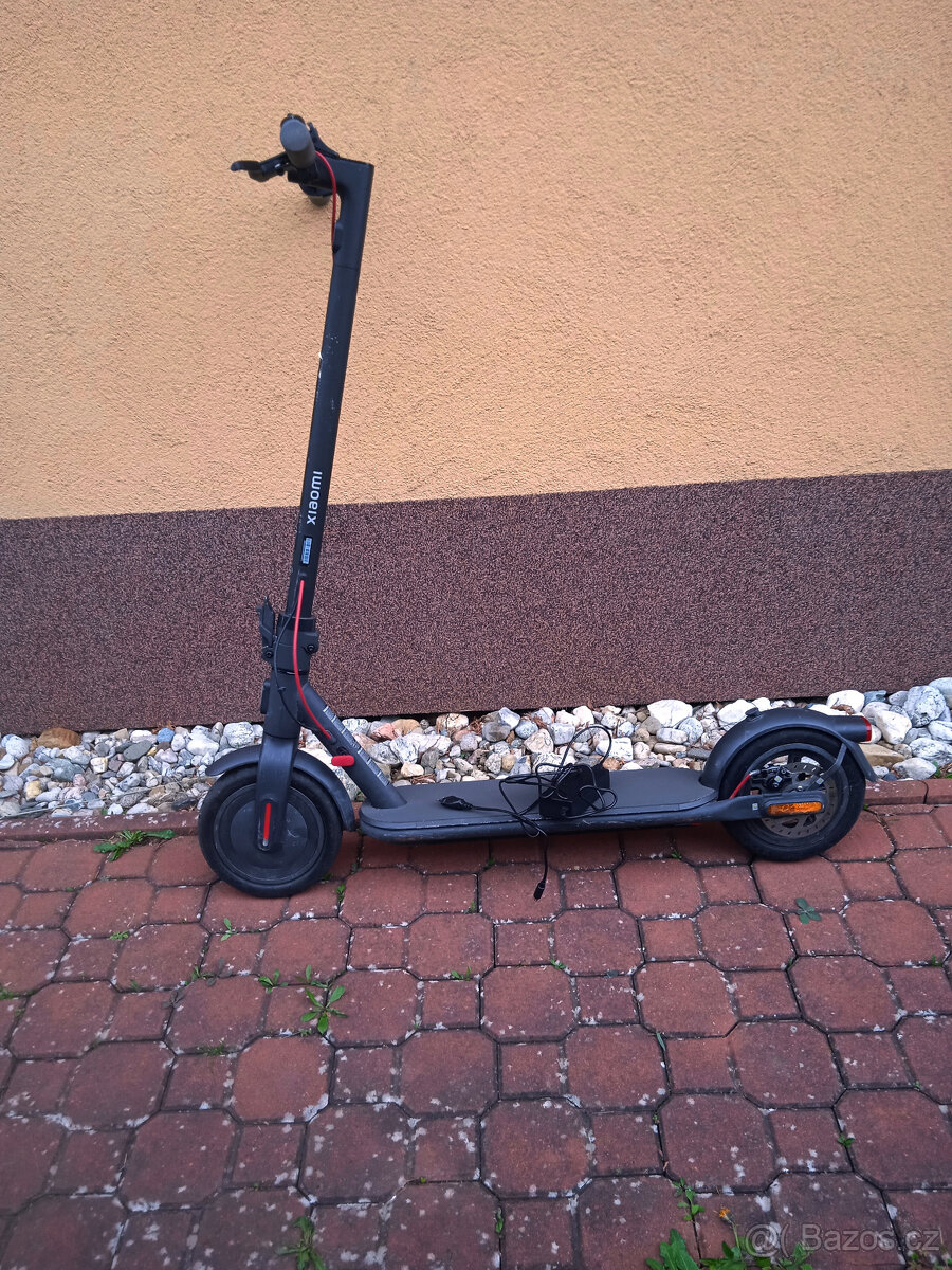 Elektrokoloběžka XIAOMI Scooter 4