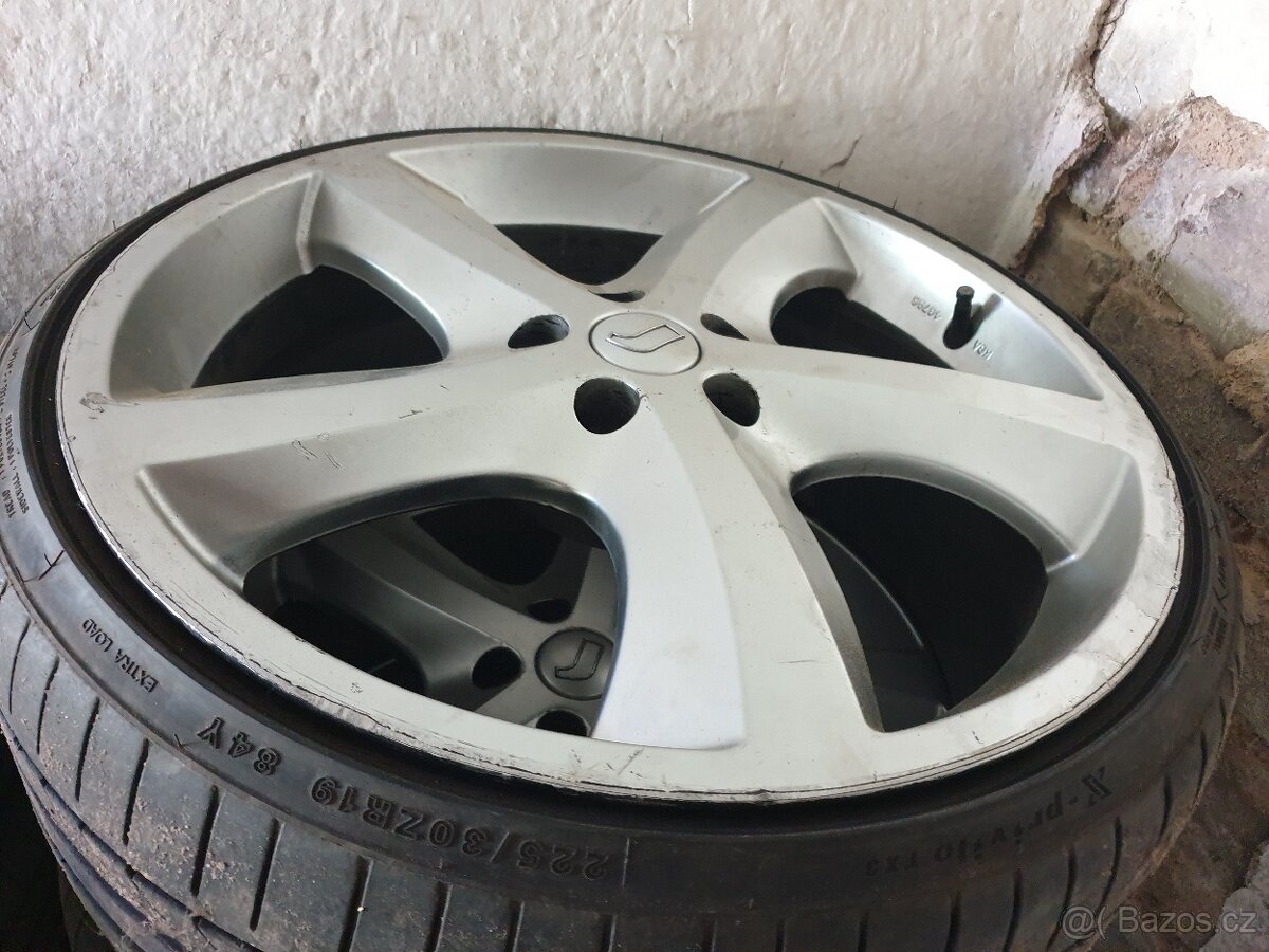 R19 5x108 pneu 225/35