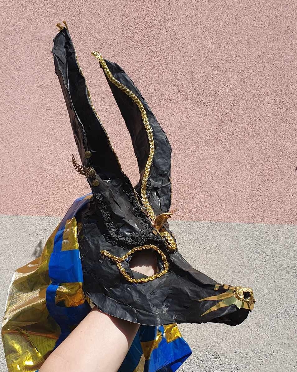 Karnevalové masky Anubis a Bastet