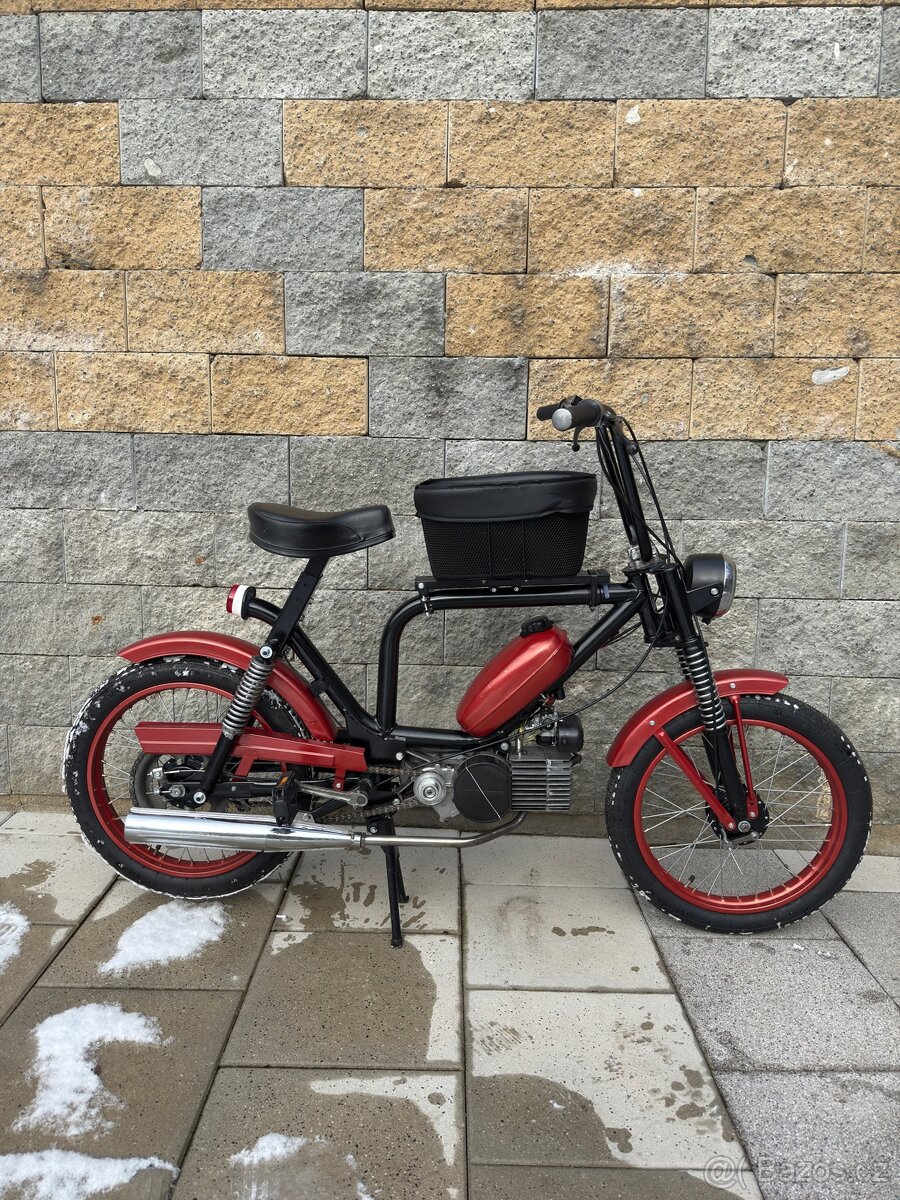 Babetta 210 s úpravou Cafe Racer