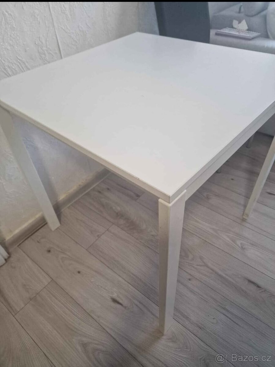Bílý stůl 75x75 cm