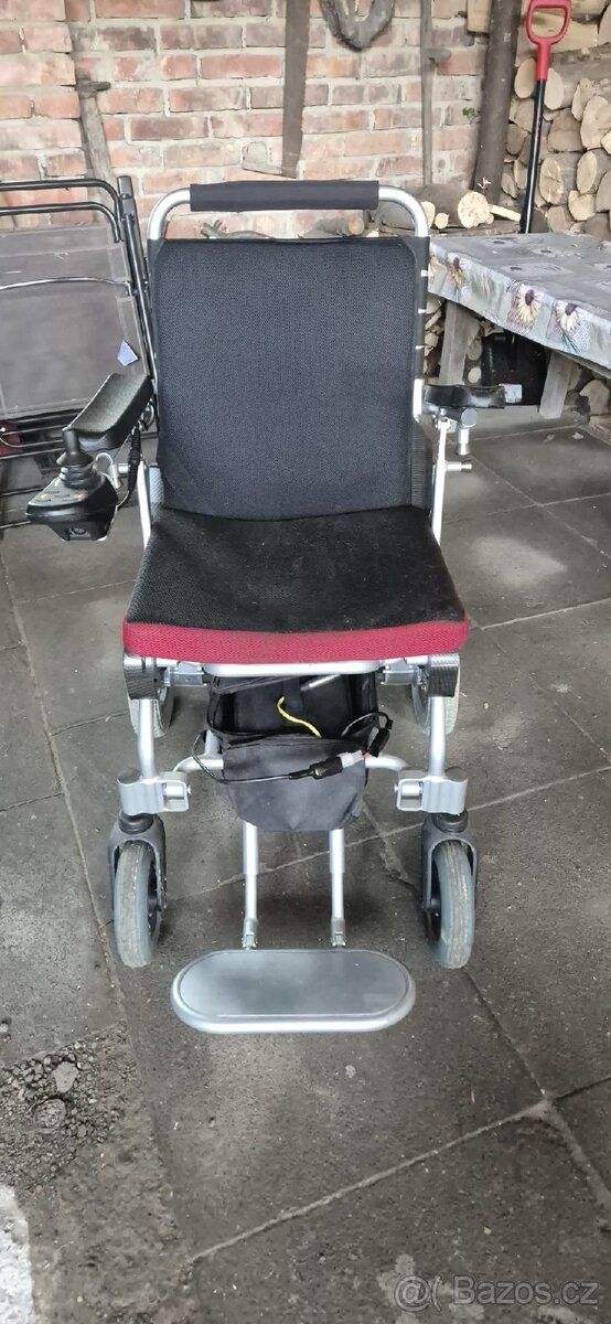 Invalidní vozík