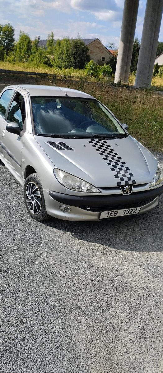 Peugeot 206 1,2 44kW r.v.2004