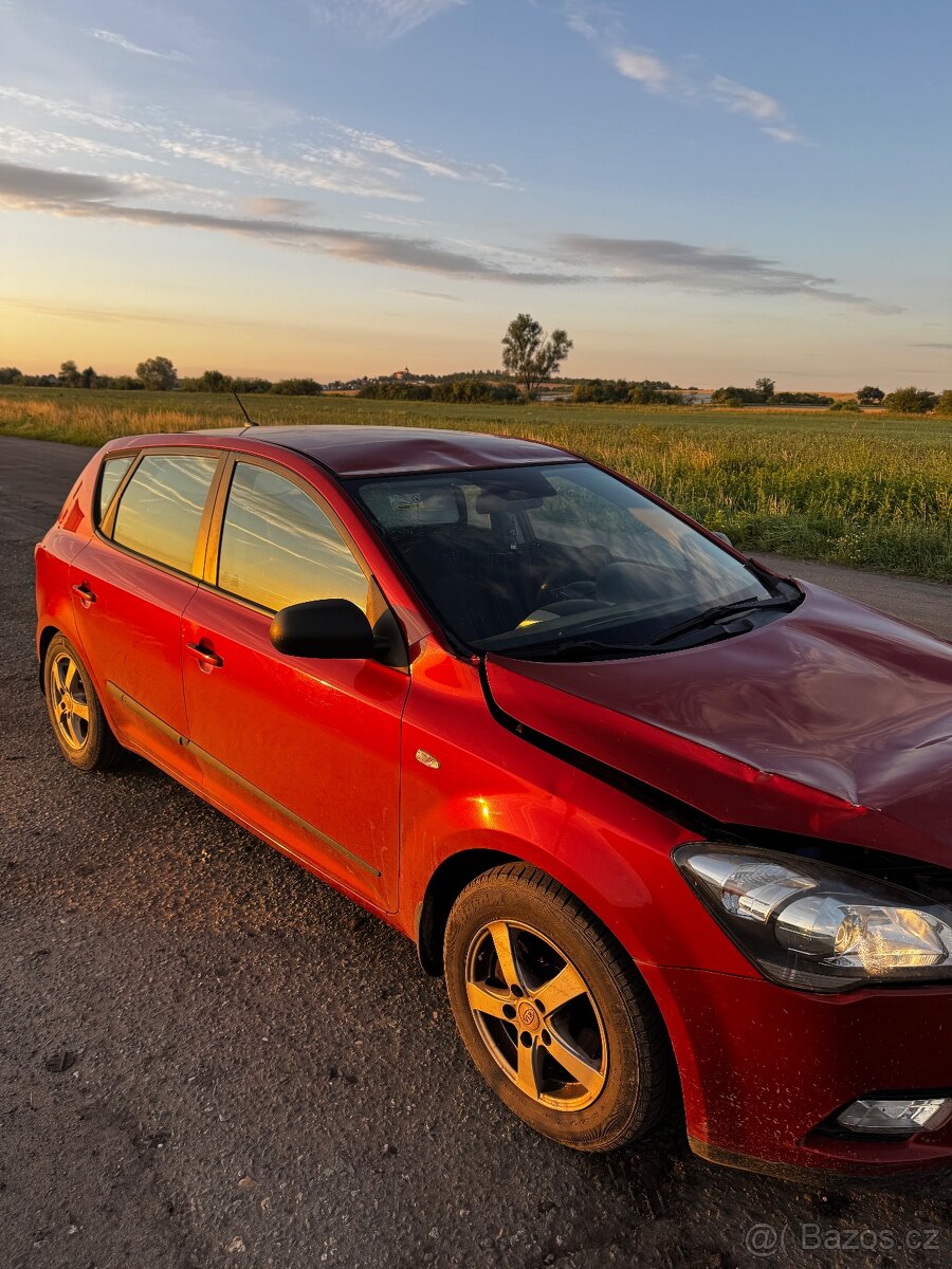 Kia ceed 1.4i 2011