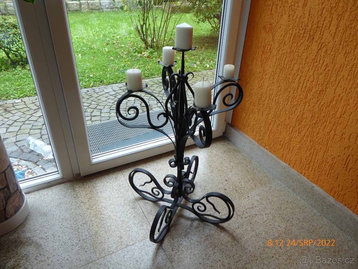 VELIKÝ PODLAHOVÝ KOVOVÝ SVÍCEN