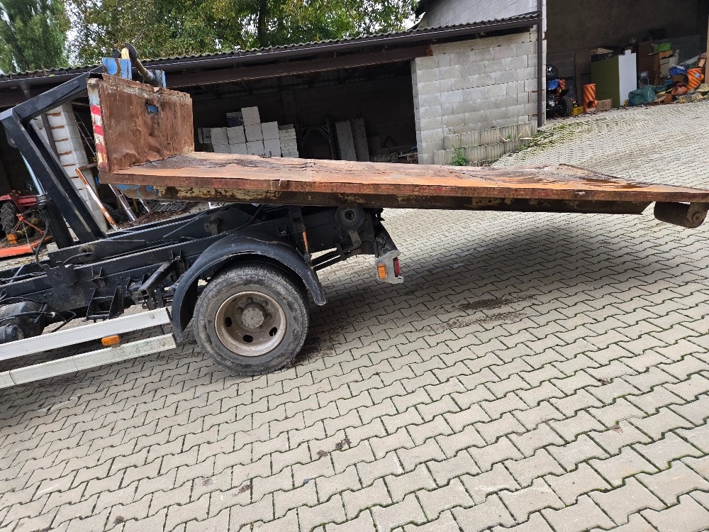 Plošina na Avii – hákový kontejner