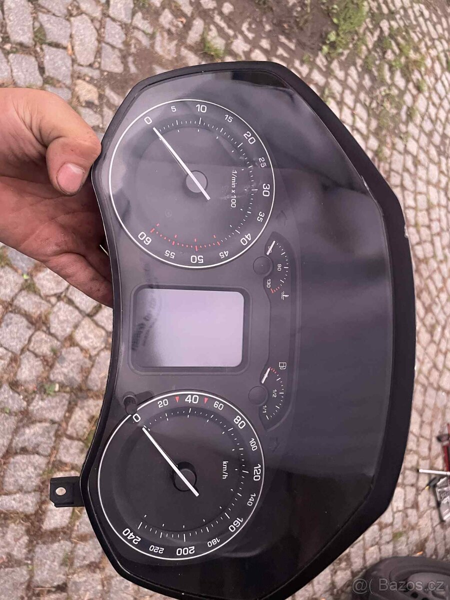 Octavia 2 Budíky maxidot