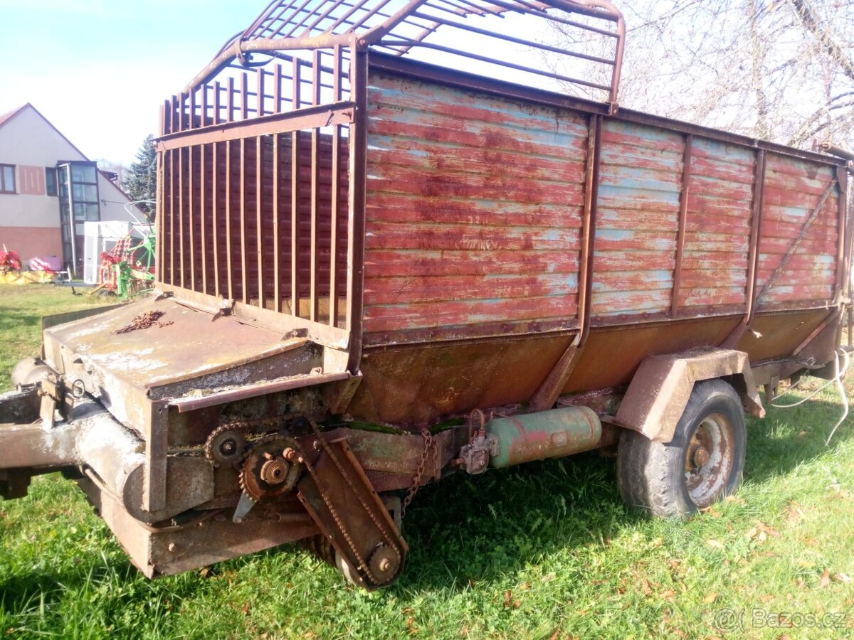 Sběrací vůz na seno , trávu