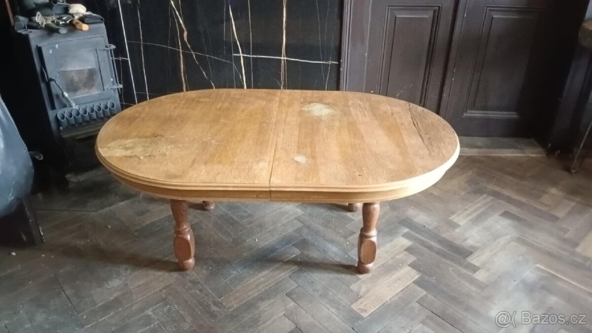 Stůl masiv