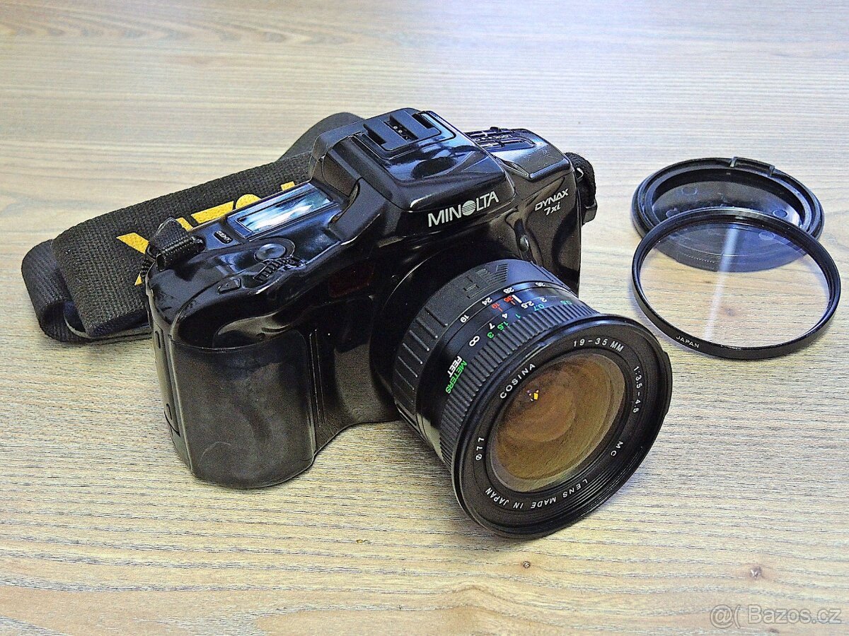 Minolta Dynax 7xi + zoom Cosina 19-35mm (1991)
