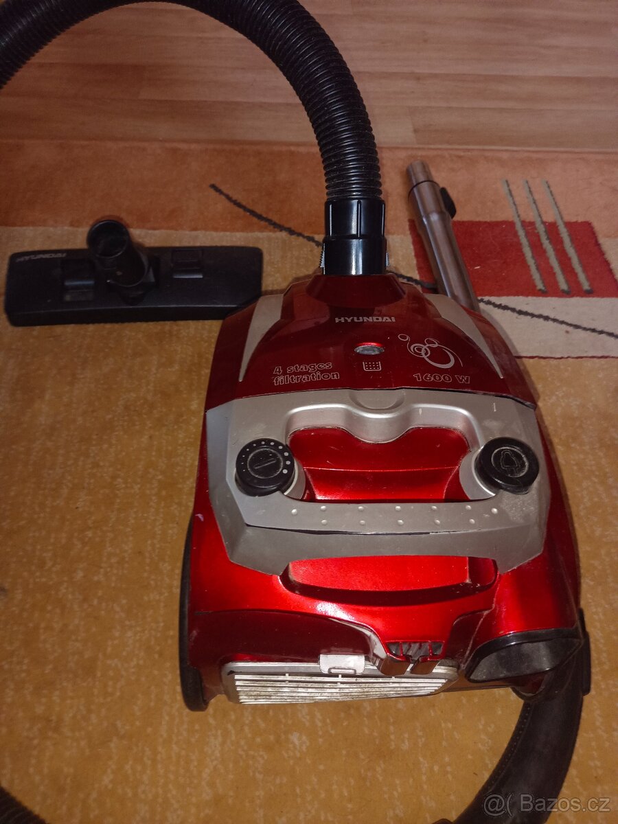 Vysavač Hyundai 1600W