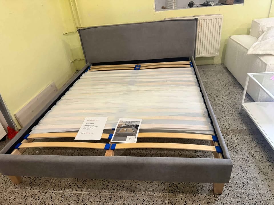 Nové Čalouněné dvoulůžko rám postele s lamelovými rošty 160x
