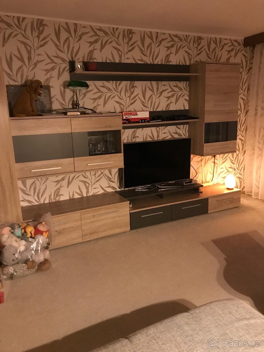 OBÝVACÍ STĚNA + SKŘÍŇ