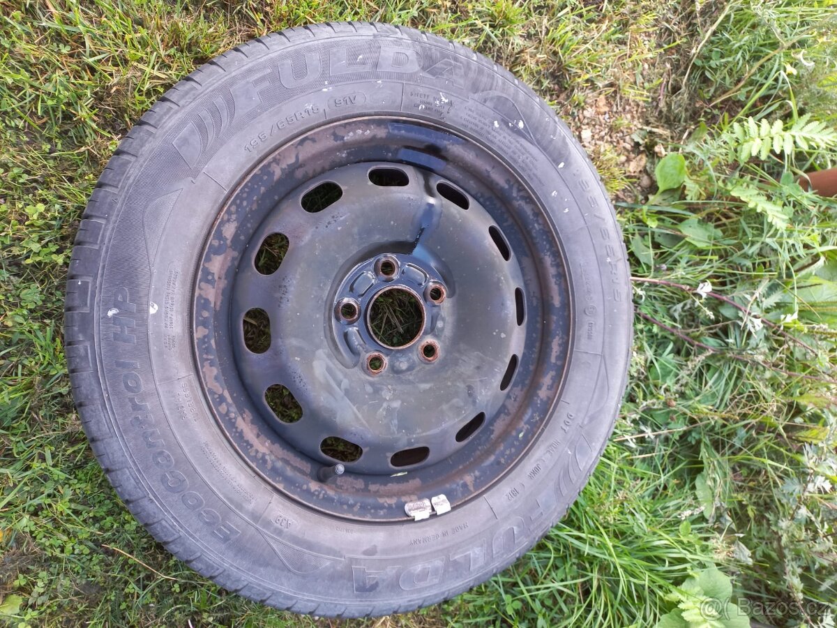 Plechové disky s letními pneu 195/65/15