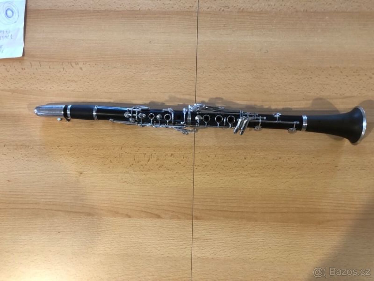 prodám b klarinet amati v dobrém stavu