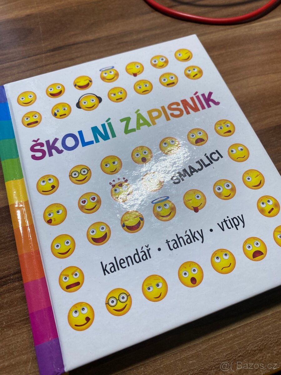 Školní zápisník se smajlíky - kalendář, taháky a vtipy