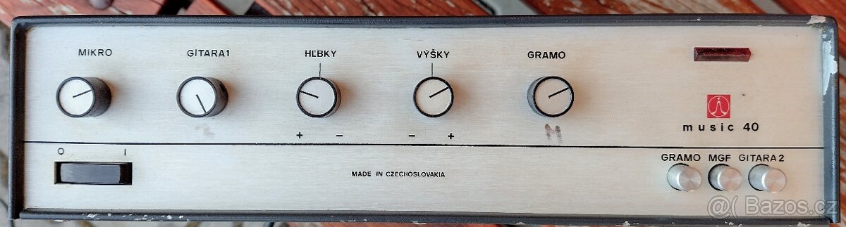 Zesilovač AZK400 v dřevěné bedně domácí výroby