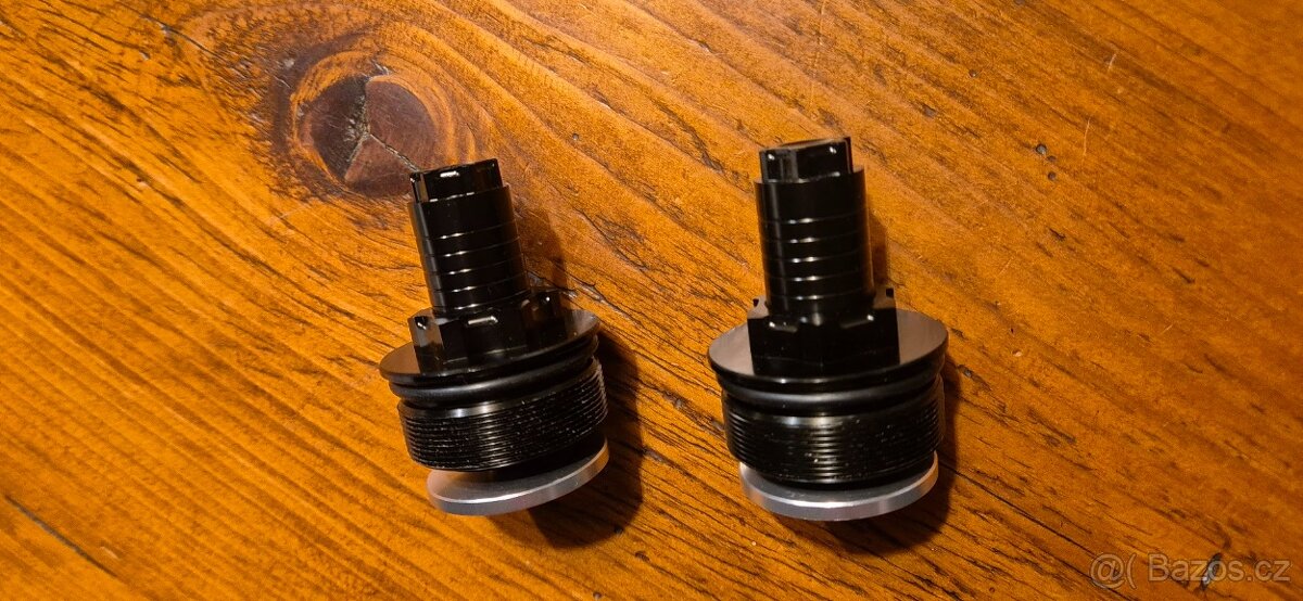 Seřizovače předpětí vidlice 41mm - pár