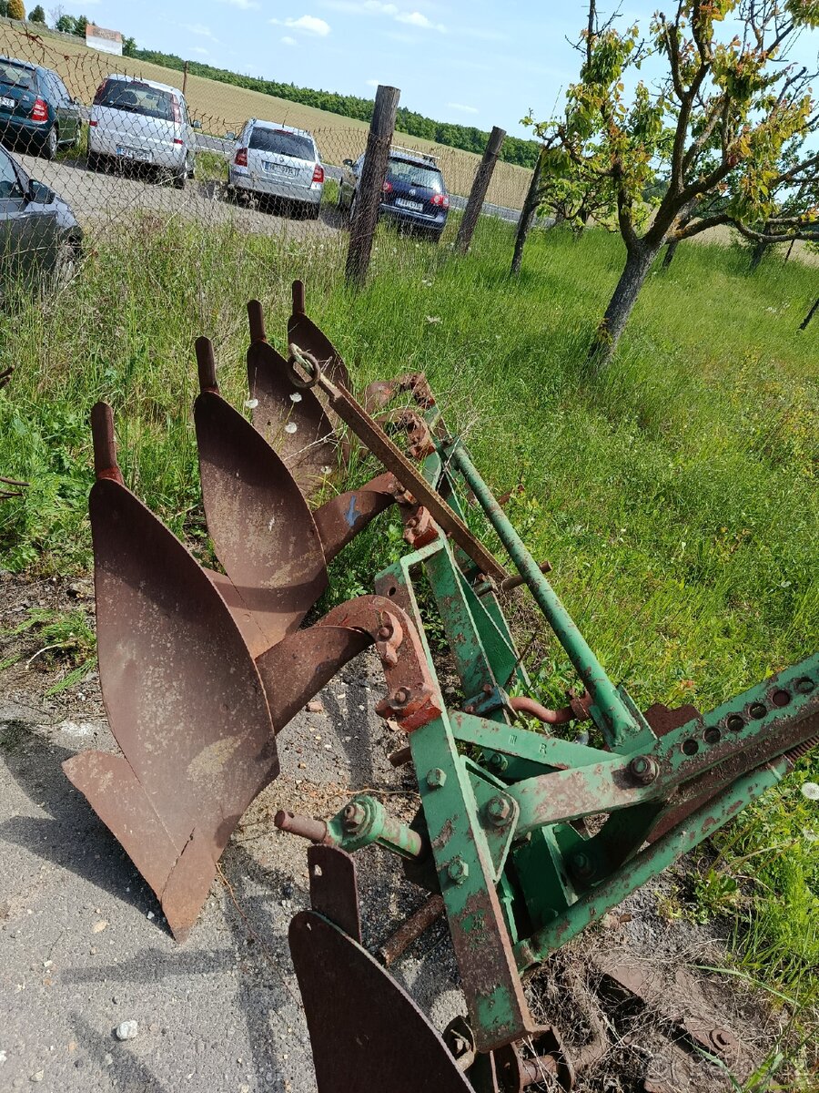Pluh 4 radličný
