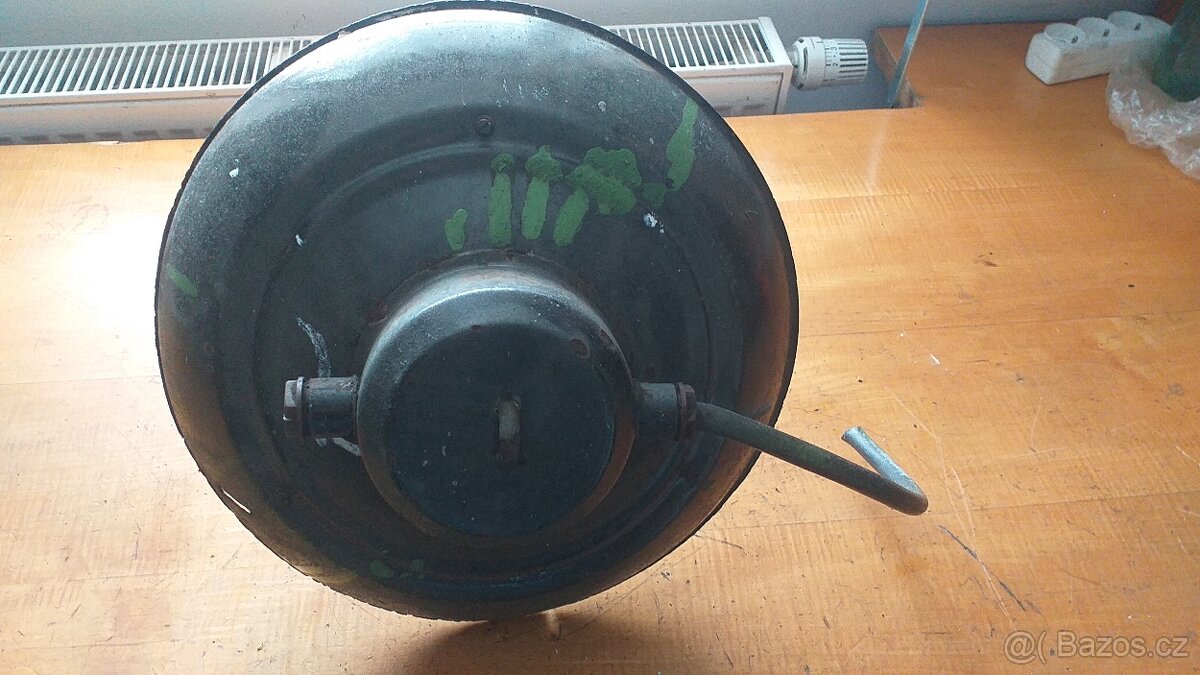 prodám světla cca z roku 1960 plně funkční - 2 ks - viz foto