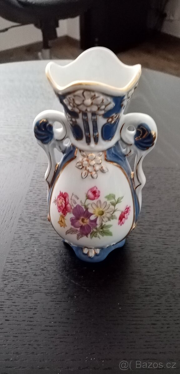 Vázička Royal Dux Bohemia