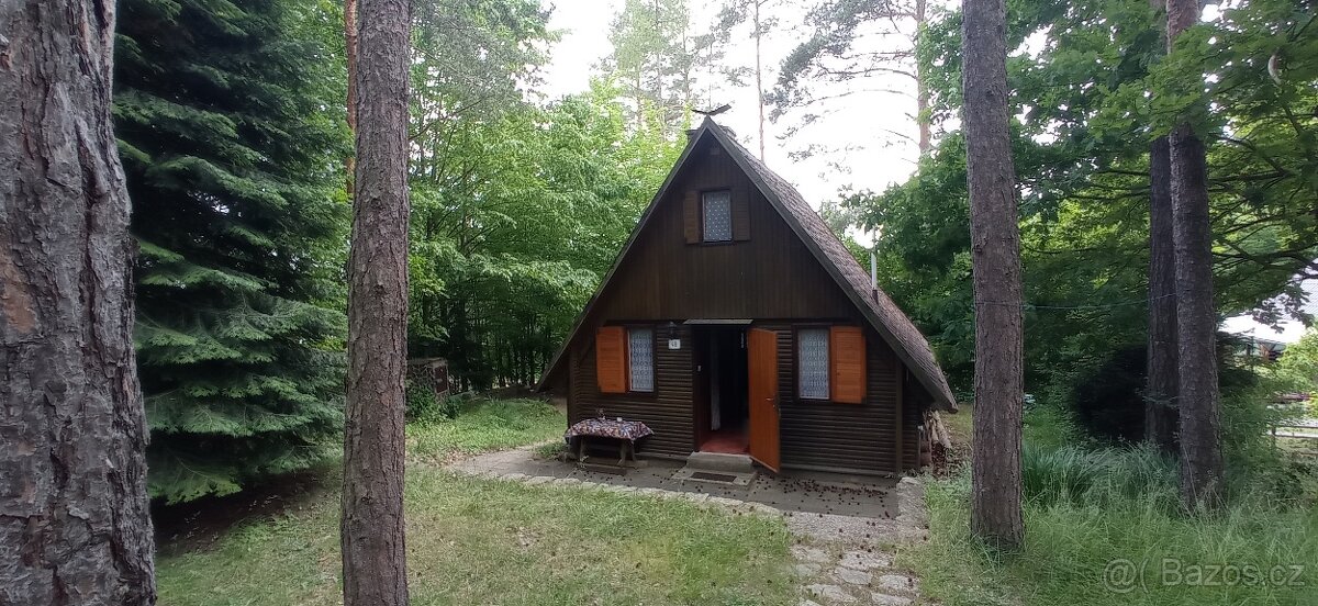 Chata u Dalešické přehrady