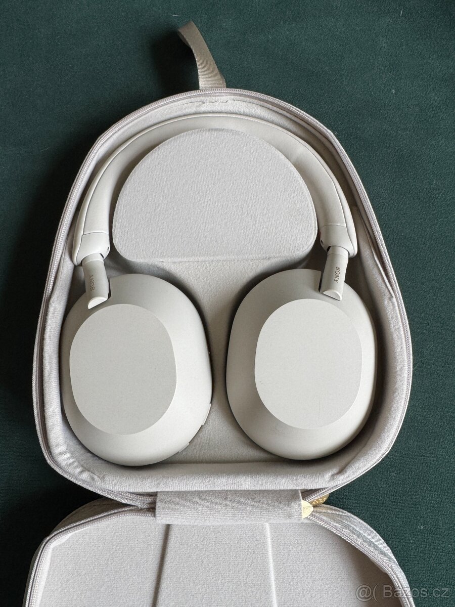 Sony WH-1000XM5 stříbrné