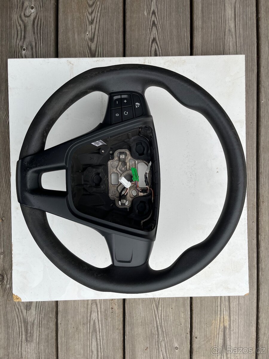 Prodám volant na Volvo V40, z vozu r.v. 2013