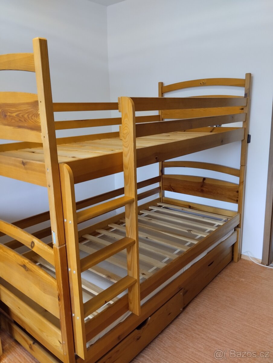 Dvoupatrová postel pro tři osoby, matrace 200x90 cm