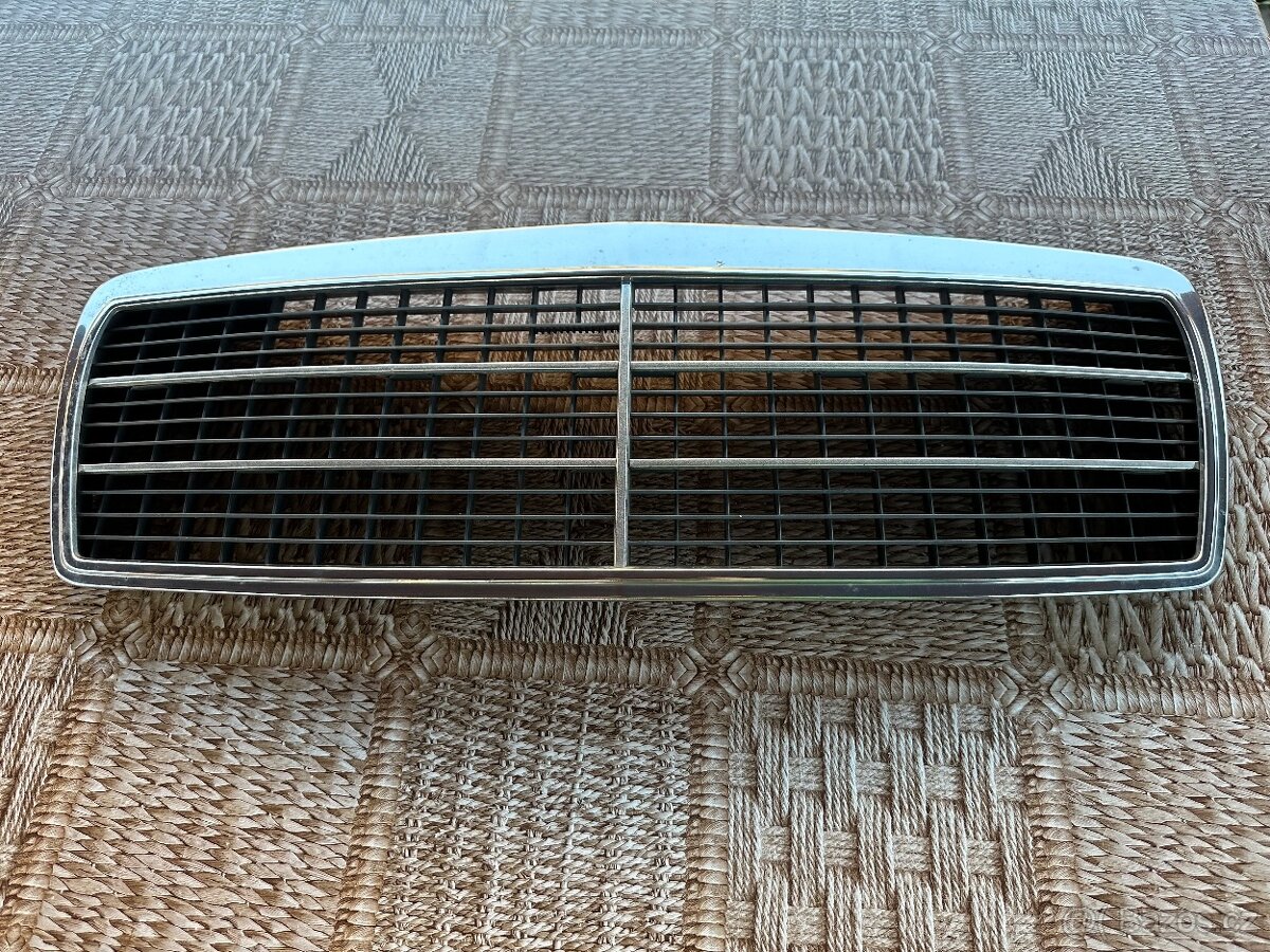 Mřížka W210 Mercedes Benz