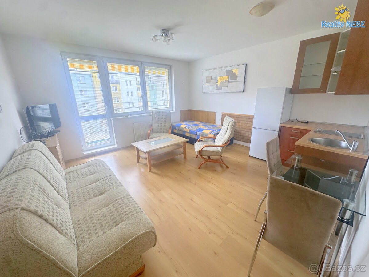 Pronájem bytu 1+kk 30m s balkonem V Zeleném údolí Praha 4