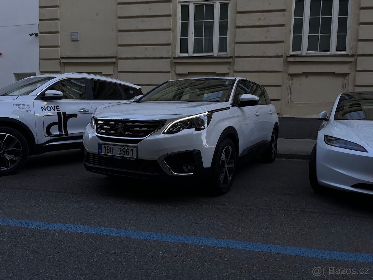 Peugeot 5008 1.2 rv.2019/11 měsíc koupene v čr