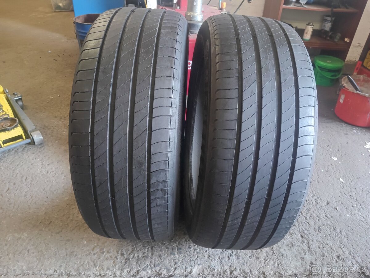 2xletní pneu 255/45/20.Michelin.