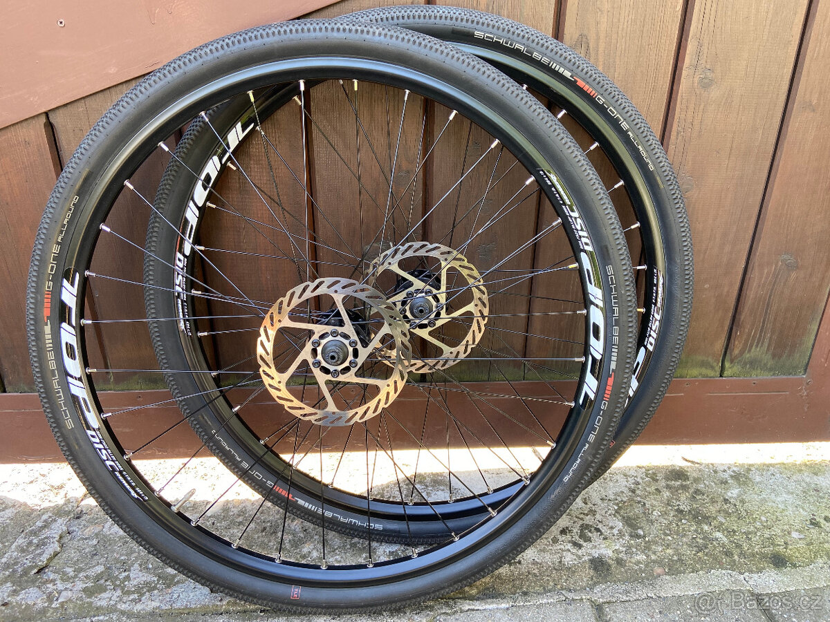 Zapletená kola 27,5" Remerx-Novatec-Schwalbe, RU