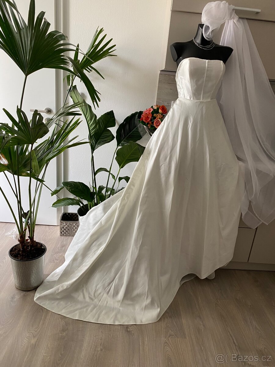 Svatebni ssty hedvabi korzetove krinolina bile 38