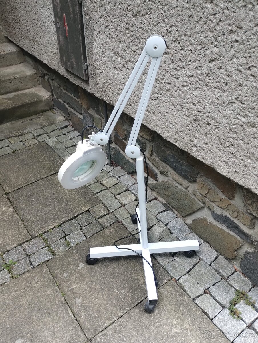 Kosmetická lampa s lupou 5dpi BN-205