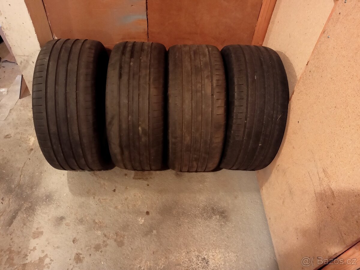 DUNLOP 245/40 18