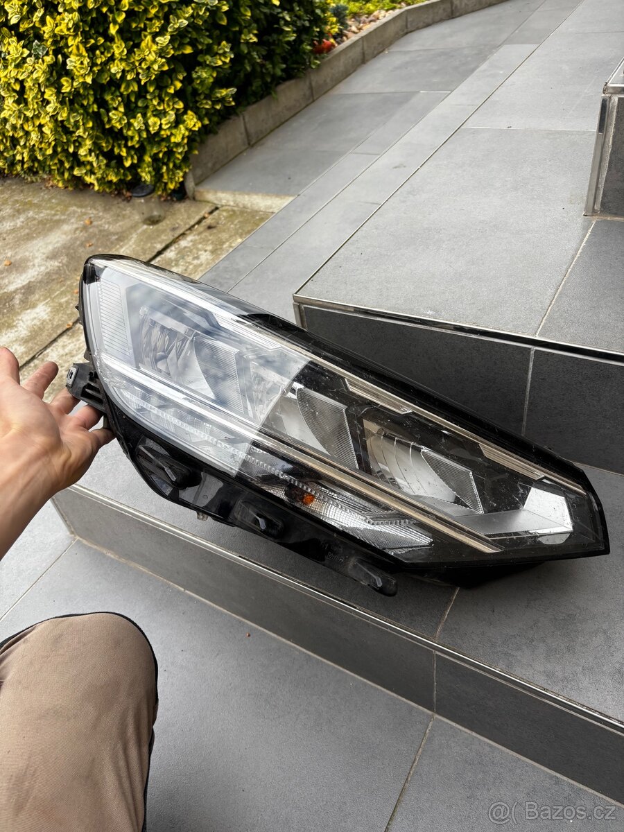 Passat B8 fulled světlomet pravý