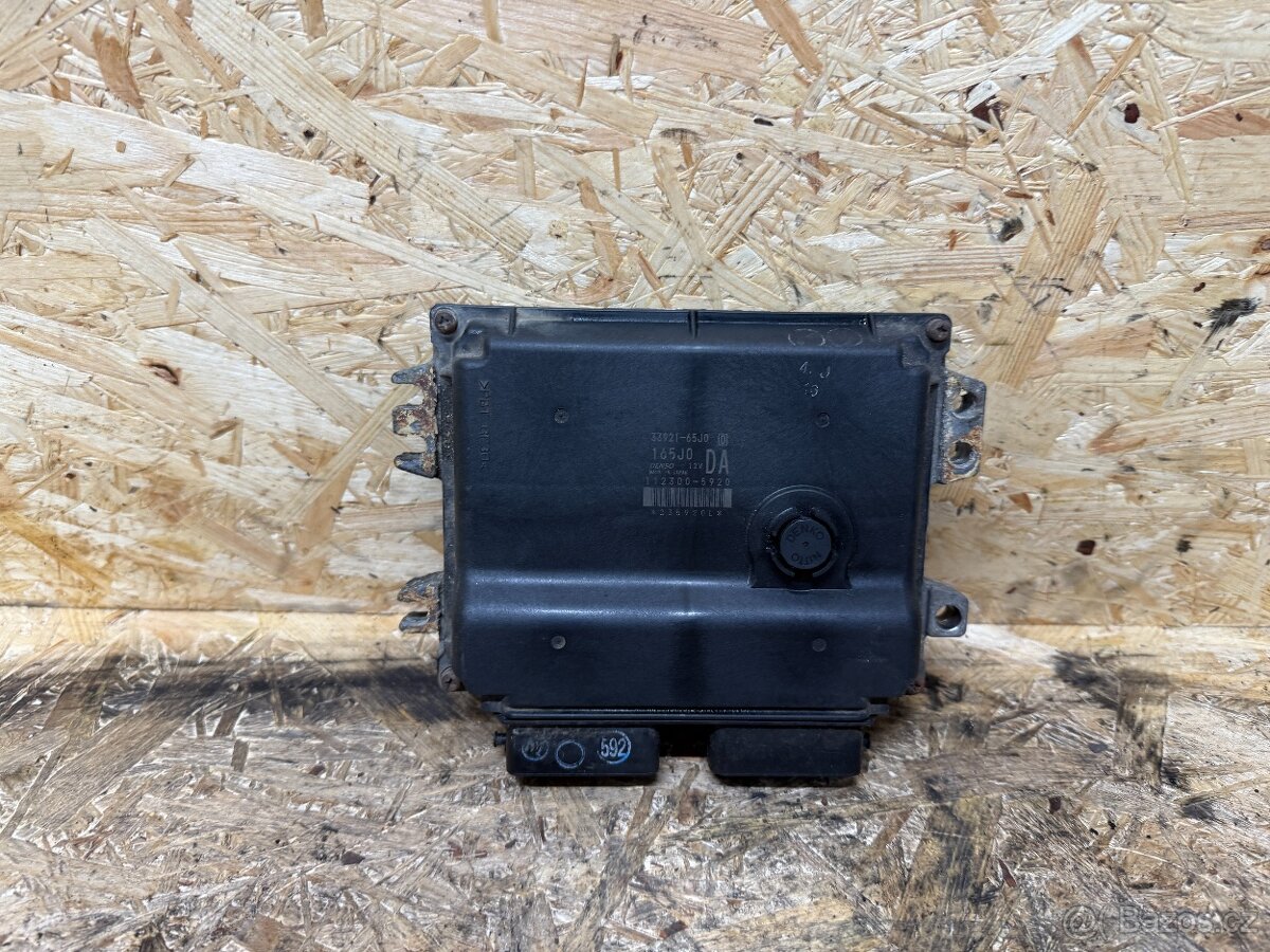 ŘÍDICÍ JEDNOTKA MOTORU SUZUKI VITARA II 2.0 33921-65J0