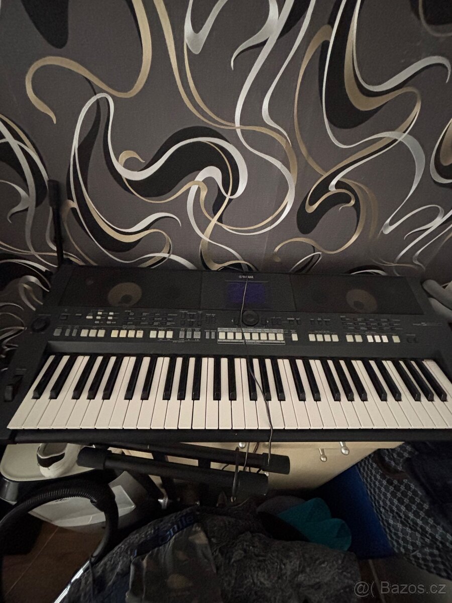 Yamaha psr s650