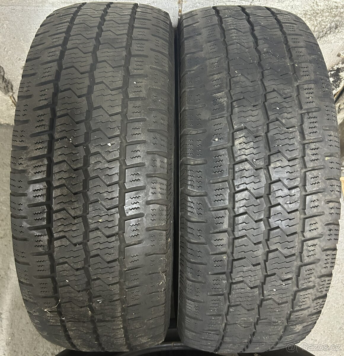 Celoroční pneu 235/65/16C Continental