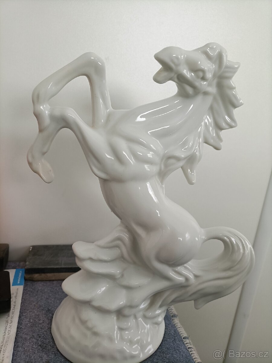 Porcelánový kůň