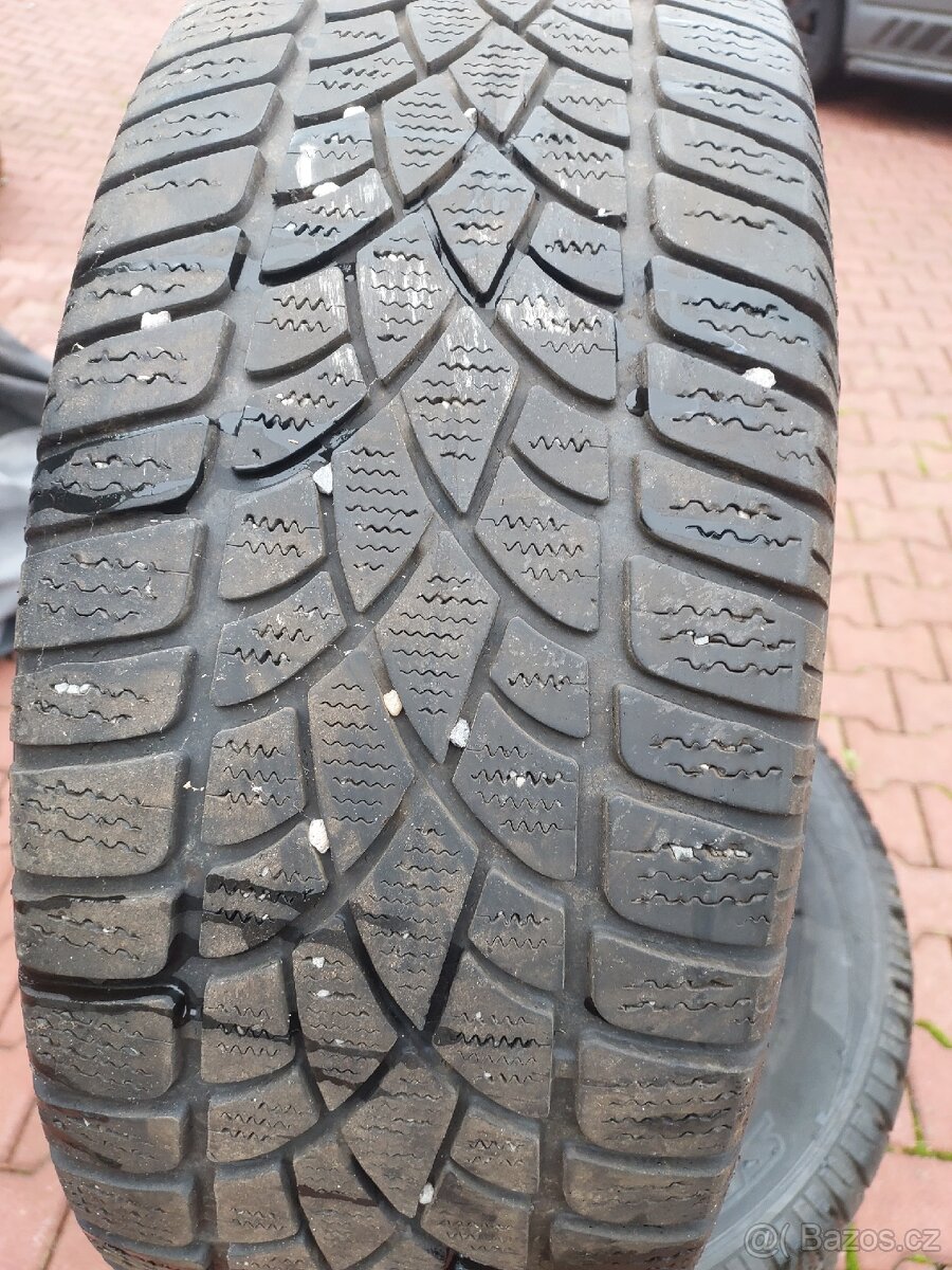 Zimni pneu 215/60 R16