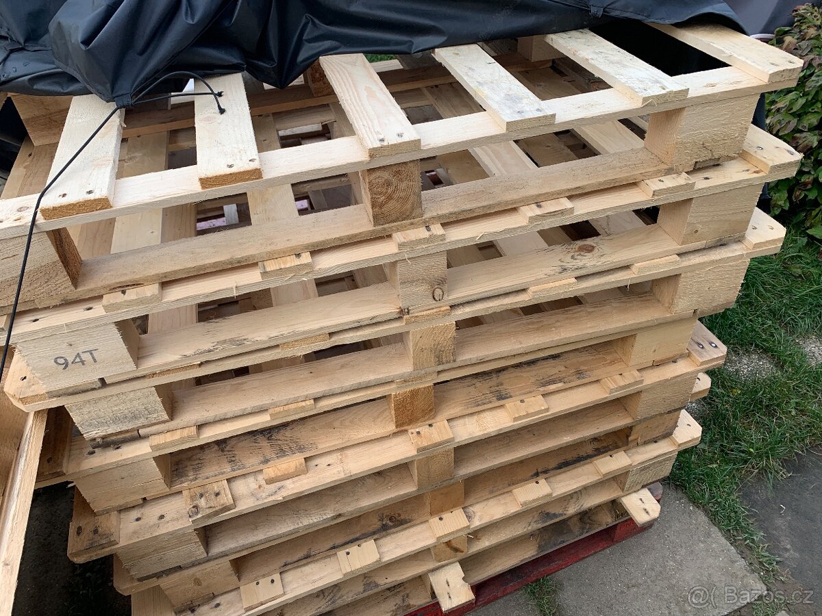 Palety ze stavebniho materialu