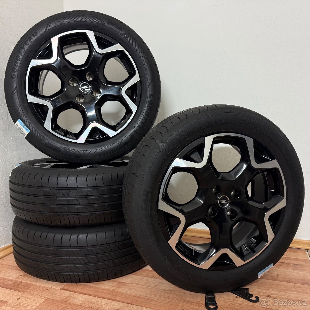 OPEL MOKKA 4x108 R18 ET35+LETNÍ 215/55R18 7mm