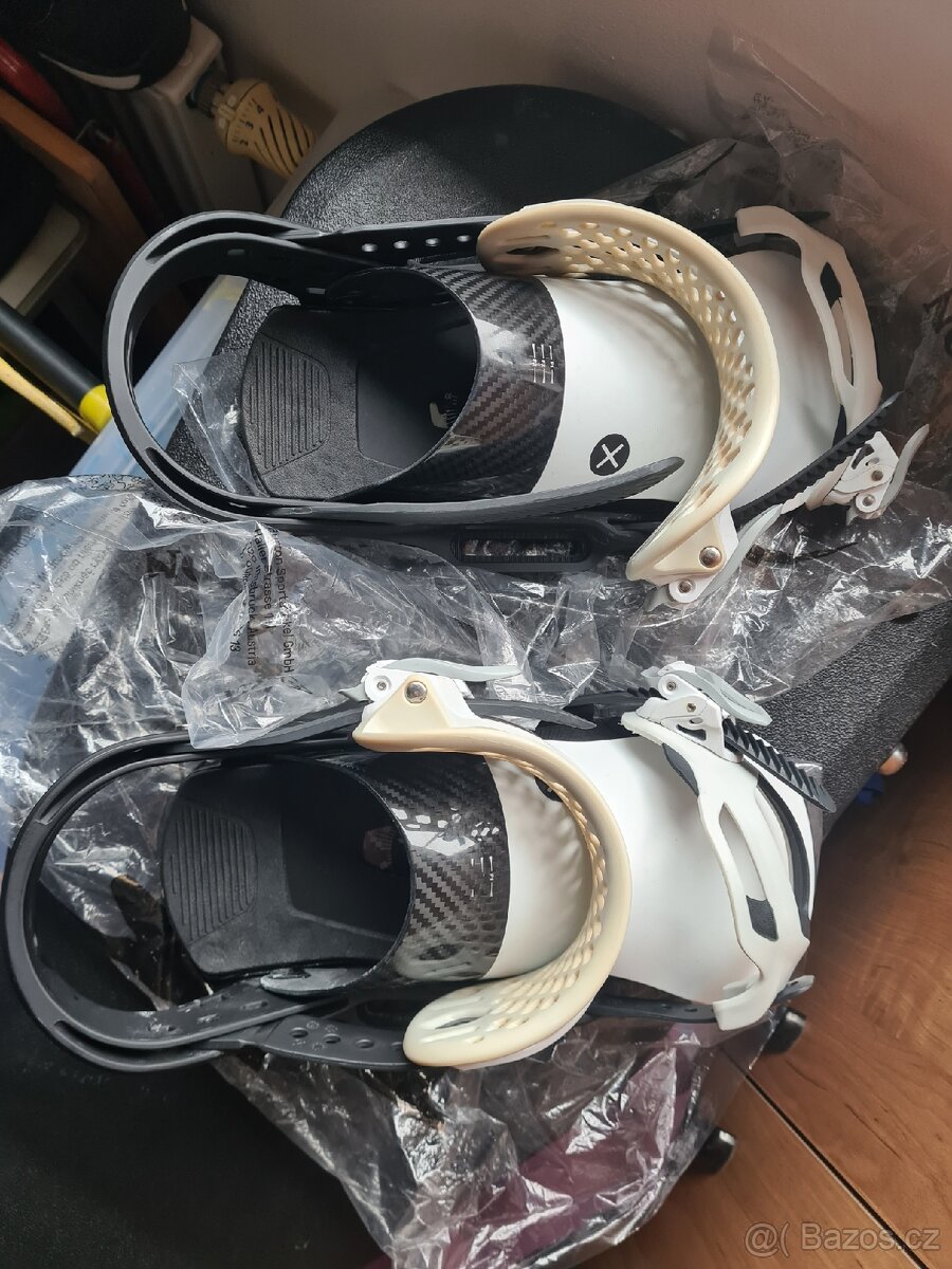 Nové vázání Burton X EST PC: 14999 Kč