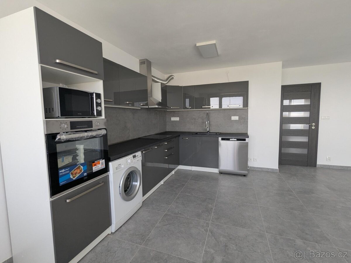 Pronájem bytu 3+kk s balkónem v ulici Josefa Ševčíka 938/46 