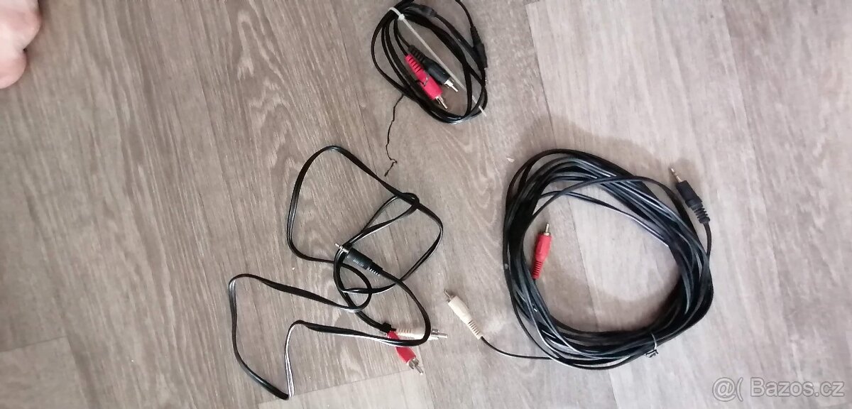 Audiokabel propojovací s koncovkami